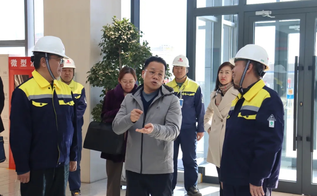 中國石化銷售股份有限公司新疆石油分公司黨委副書記、總經(jīng)理李新強一行蒞臨哈密巨融能源調(diào)研指導工作